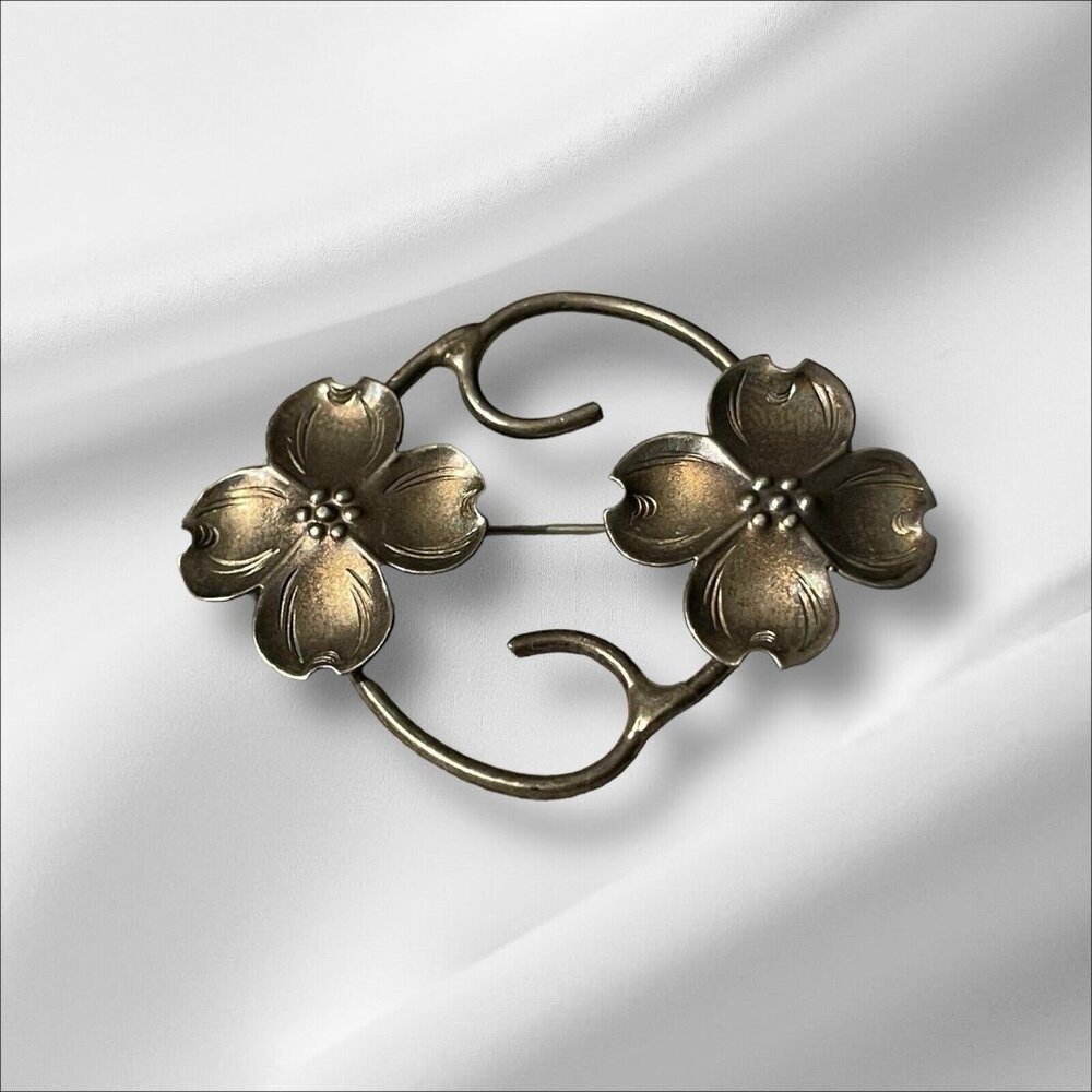 VINTAGE STUART NYE SILVER DOGWOOD BLOSSOM‎ BROOCH PIN 925 STERLING SILVER